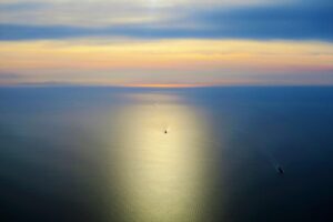 Bootstrap vs Fundraise: Choosing the Right Path for Your Startup